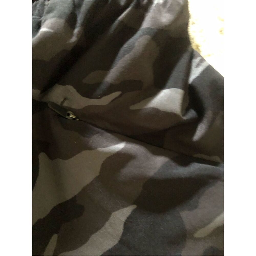 Athleta Camo Running Shorts Women’s Small Gray Black Mesh Lined - Picture 8 of 8